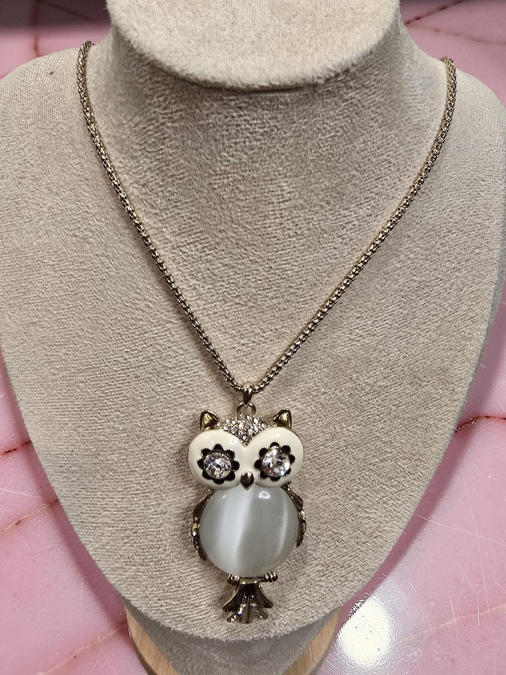 White Enamel Owl Pendant Necklace Moonglow Cat Eye Stone EUC
